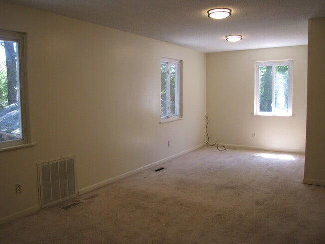 Building Photo - 307 W Delafield Ave