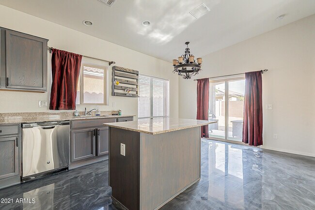 Building Photo - 2669 E Bellerive Dr
