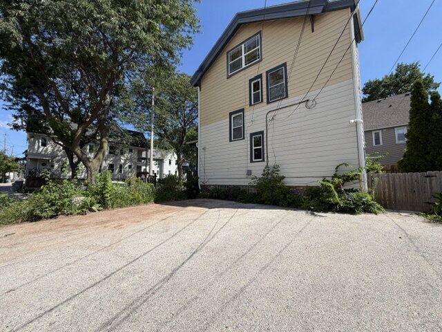 Building Photo - 1623 E Webster Pl