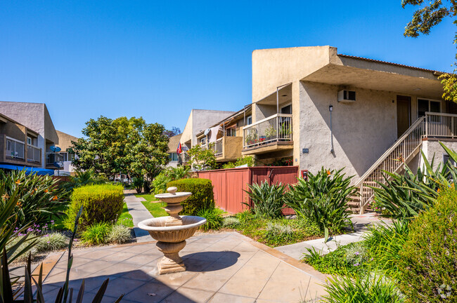 Primary Photo - Park Larson Apartments