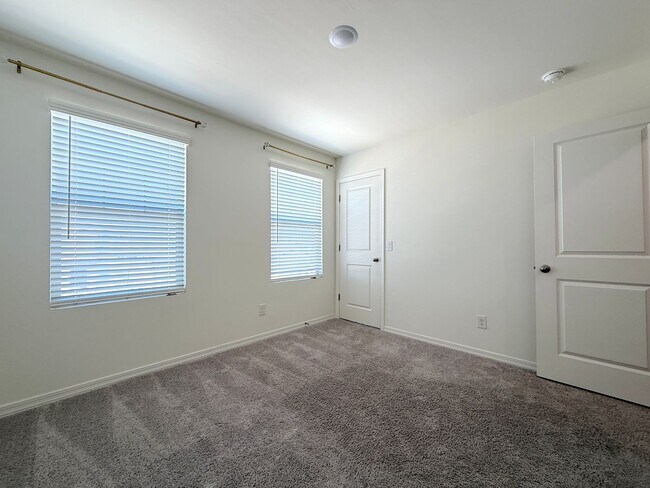 Building Photo - 5725 W Willow Rdg Dr