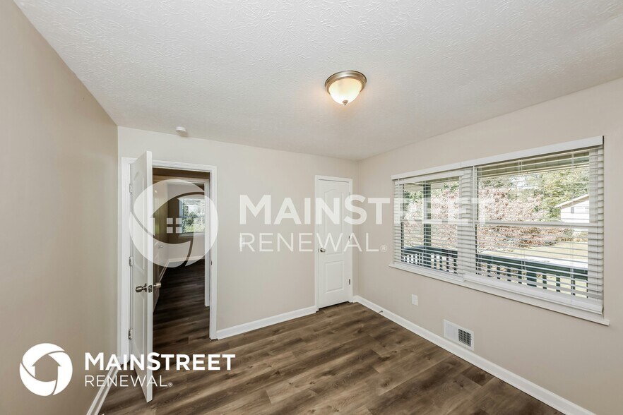 Building Photo - 6185 Hillpine Dr