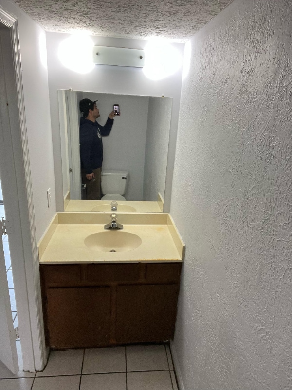 Building Photo - 1215 Shalom Dr