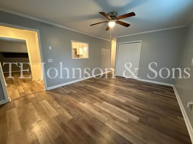 Building Photo - Modern Comfort with a Fenced Yard in Winston-Salem