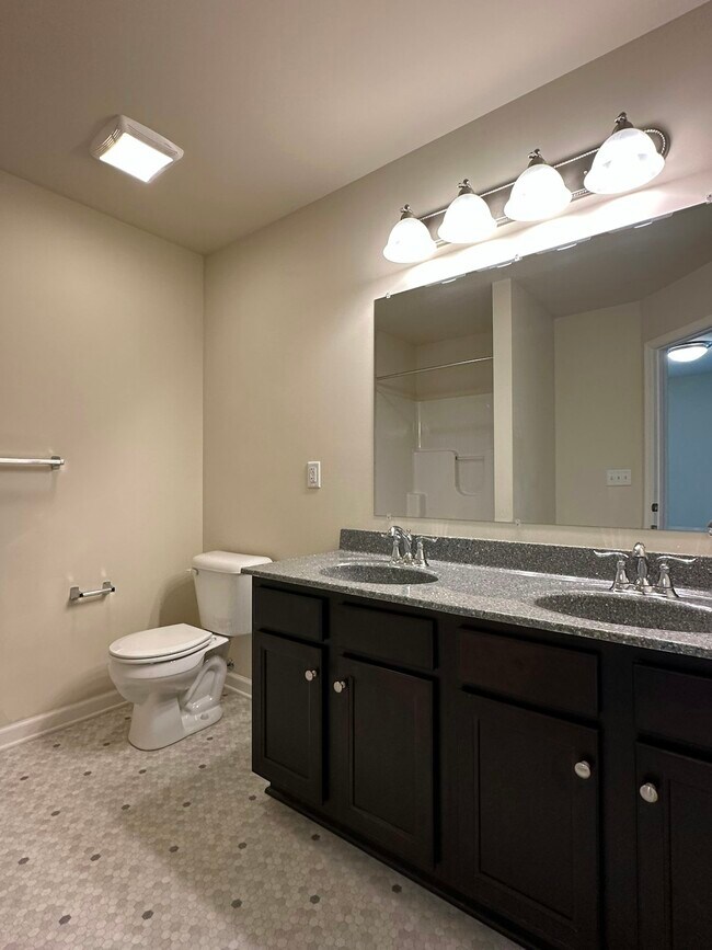Building Photo - 124 High Pointe Dr