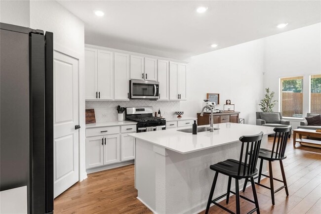 Building Photo - 1828 Walnut Grv Bnd