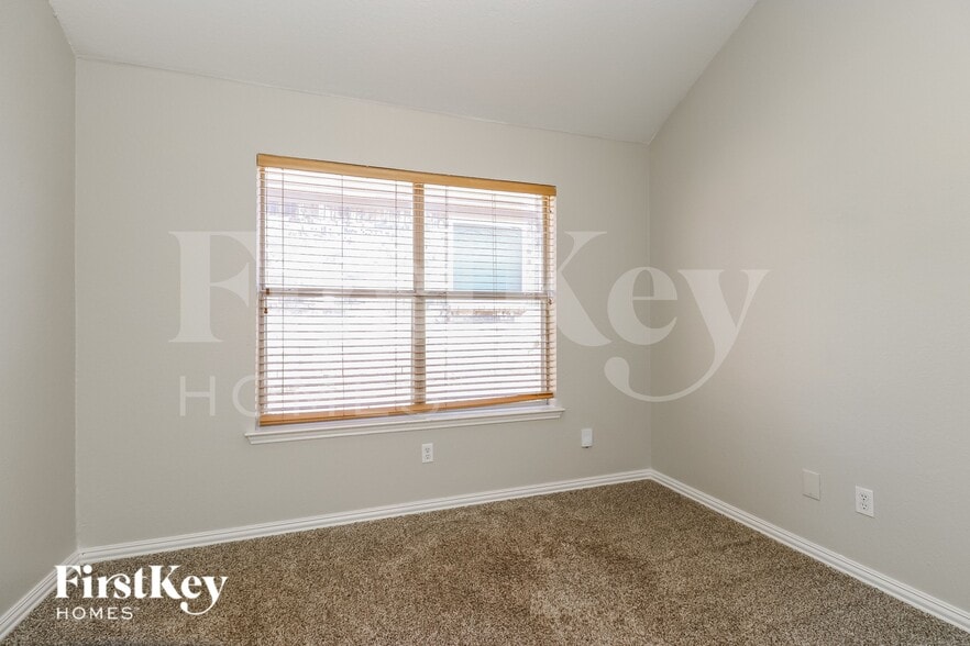 Building Photo - 614 Jamie Ln