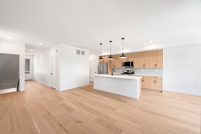 Building Photo - Brand New 3BD, 4BA Half-Duplex in Villa Park with Back Yard