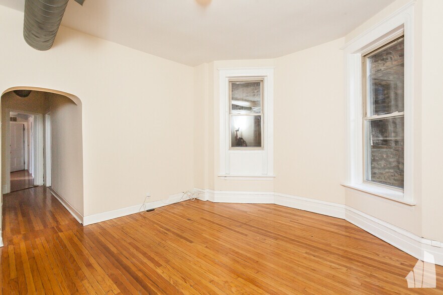 Building Photo - 900 W Newport Ave