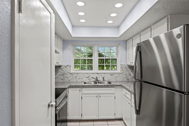 Building Photo - 13163 High Star Dr