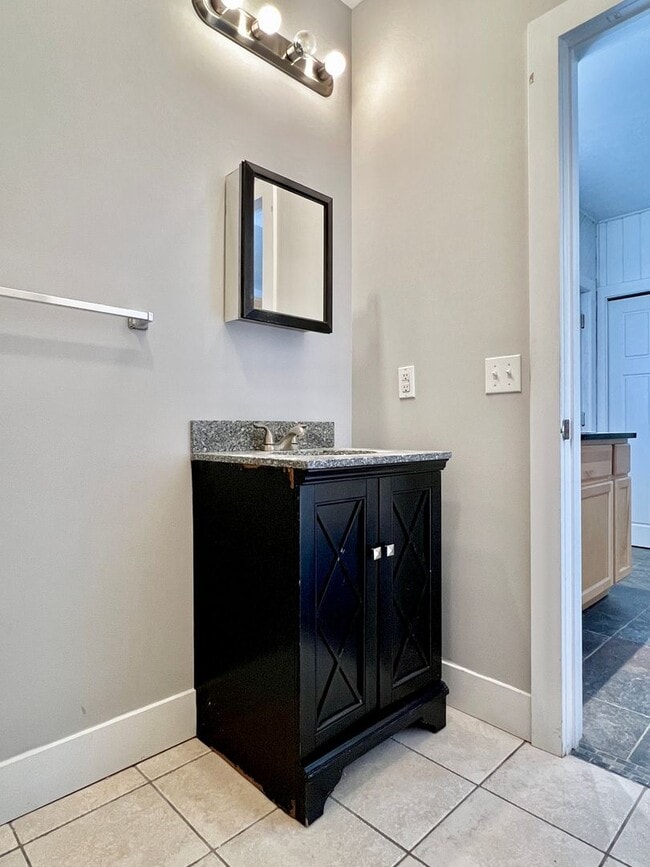 Building Photo - 933 E Front St