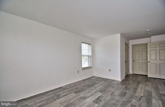 Building Photo - 3940 Ashland Dr