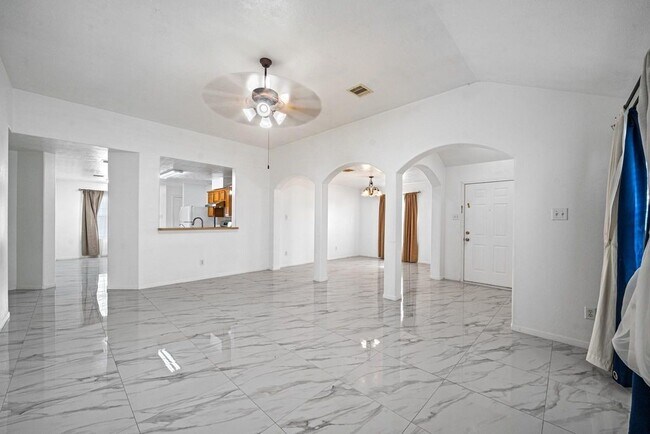 Building Photo - 8131 Golden Trace Ct