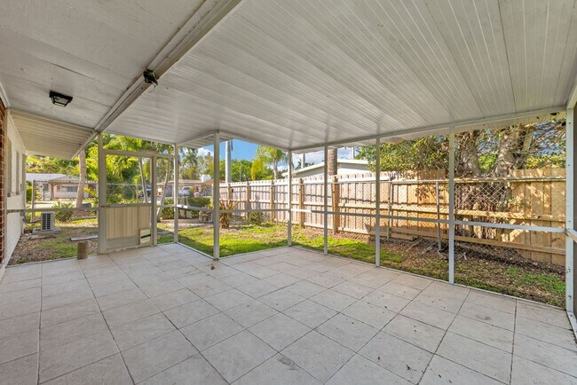 Building Photo - SFH Fort Myers 1561