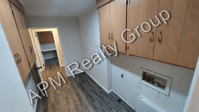 Building Photo - 1615 S Beltline Blvd