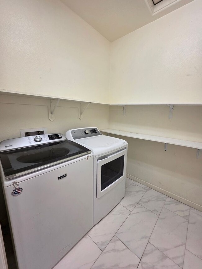 Building Photo - 3936 E Cypress Ave