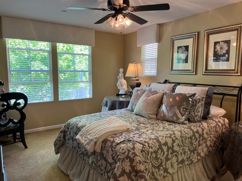 Master suite - 4402 Esplanade Cir