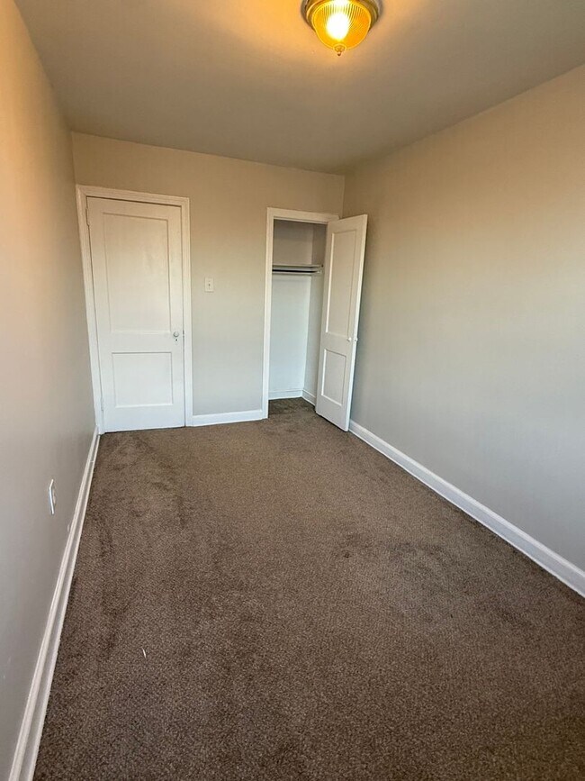 Building Photo - 3-Bedroom Home in Northeast Phila. Available For Rent!