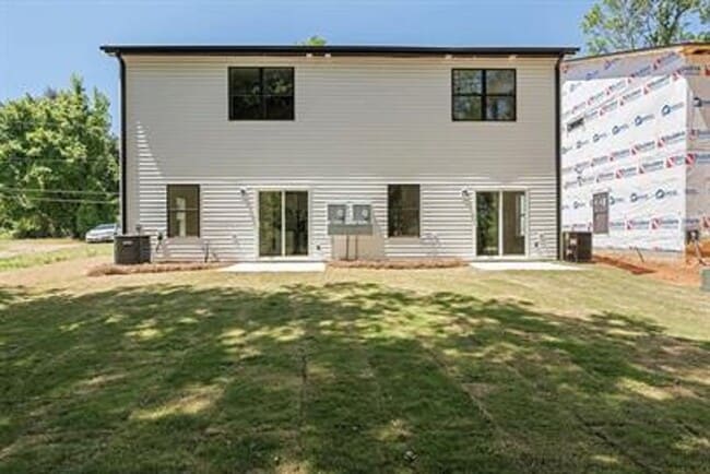 Building Photo - 3/2.5 Townhome Centrally Located in Greenv...