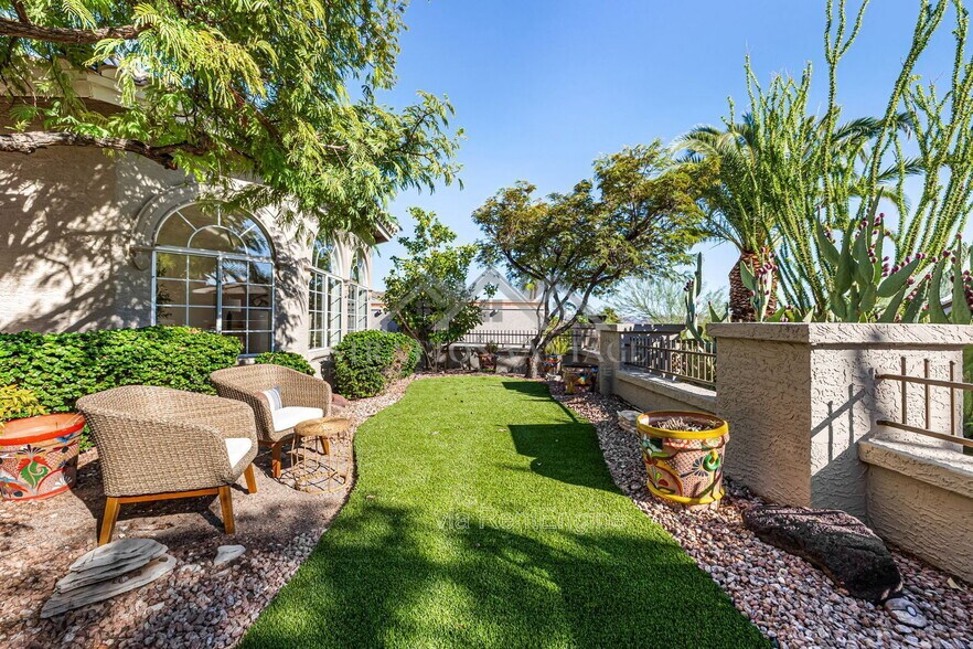 Building Photo - 15848 E Brodiea Dr