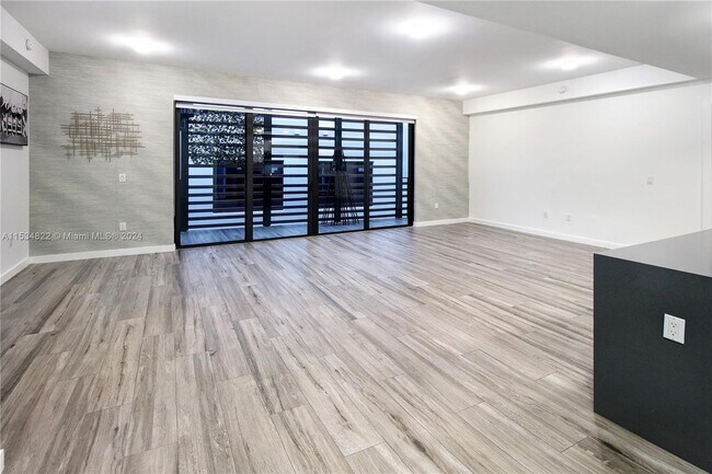 Building Photo - 2955 Bird Ave