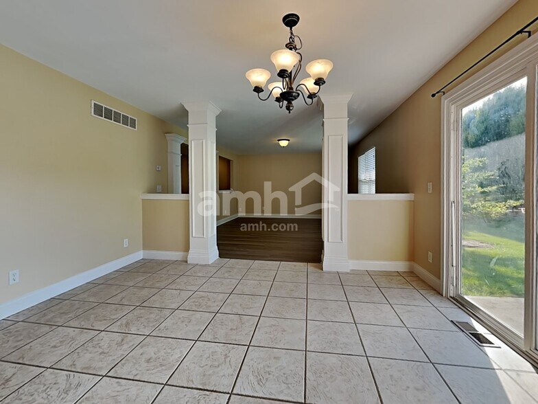 Building Photo - 2210 Scheper Ct