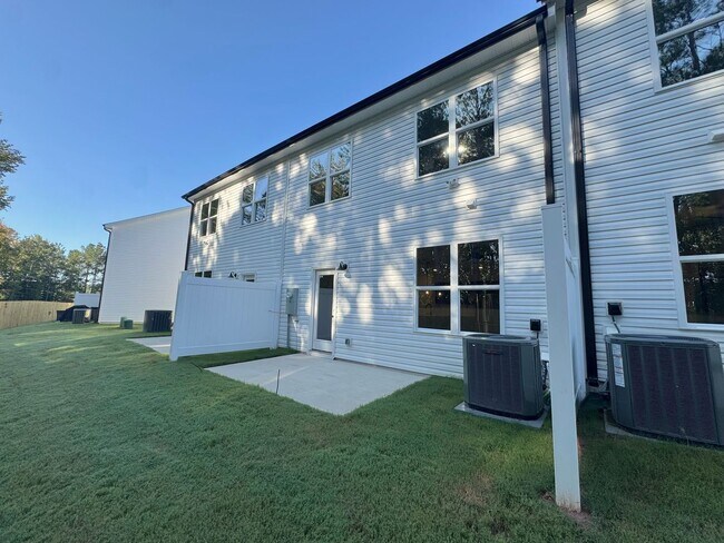 Building Photo - 3 Bed, 2.5 Bath 1 car garage townhome in Clayton's Ashcroft community!