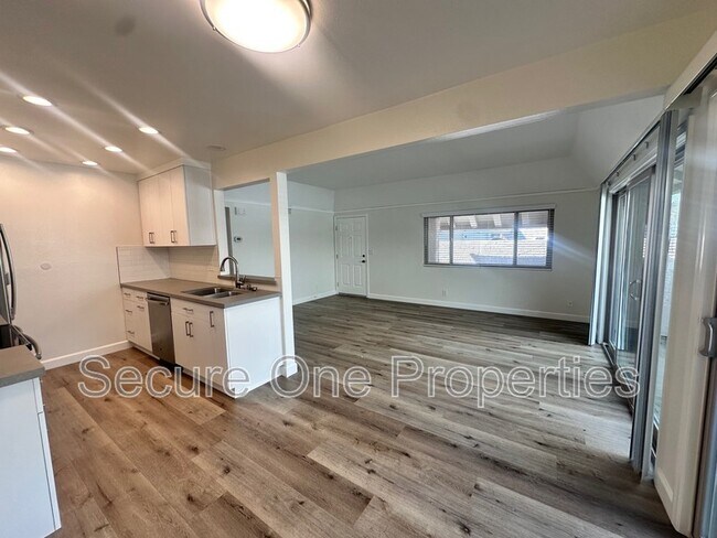 Building Photo - 2869 Instone Ct