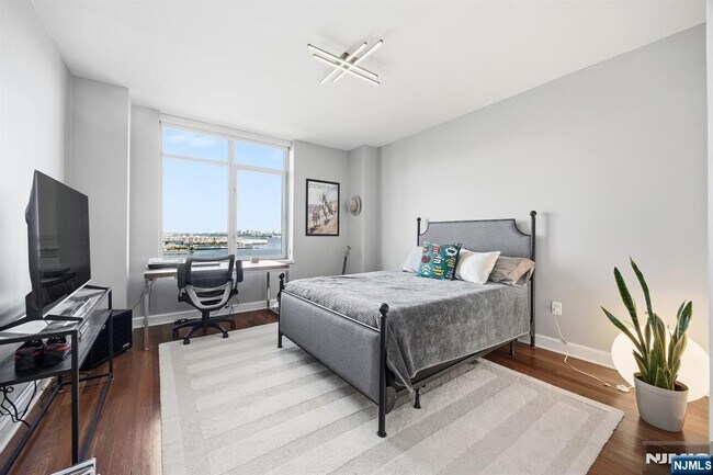 Building Photo - 8100 River Rd