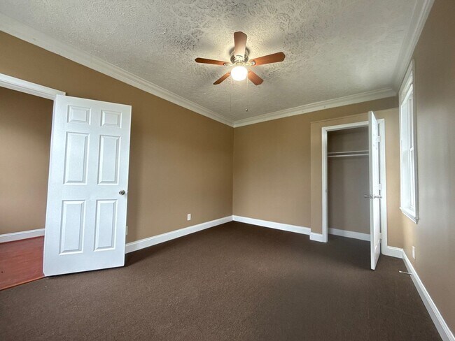 Building Photo - 3012 White Ave