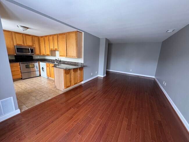 Building Photo - 5630 Pershing Ave