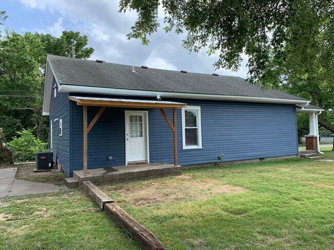 Building Photo - Nice 4BR/2BA Home on Large Corner Lot