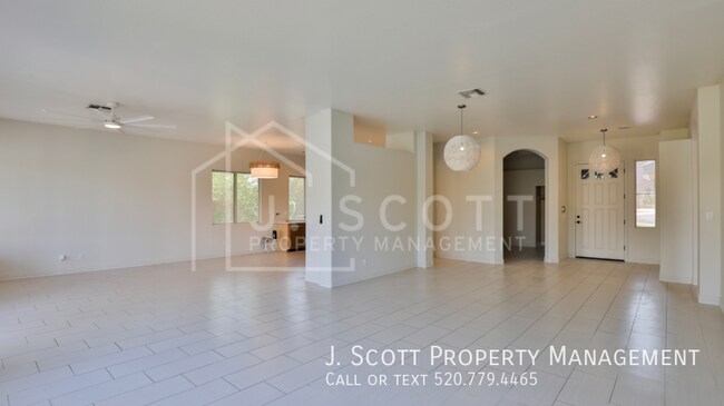 Building Photo - 836 W Aloe Pl