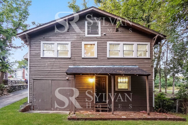 Building Photo - Cute, cozy and comfortable 3 BR, 2 BA home