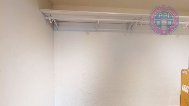 Building Photo - Rockwood - Single Level, Beautifully Updat...
