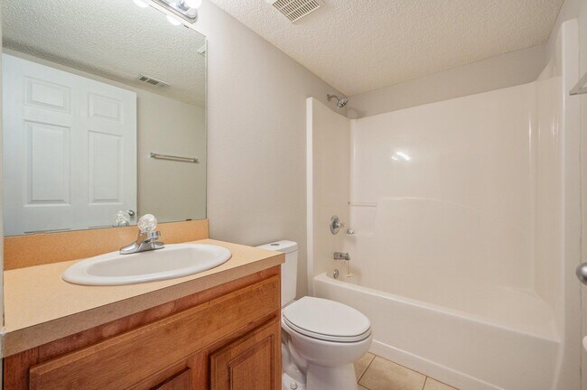 Building Photo - 546 Tikell Dr