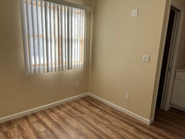 Building Photo - Charming 1BR House in Lakewood