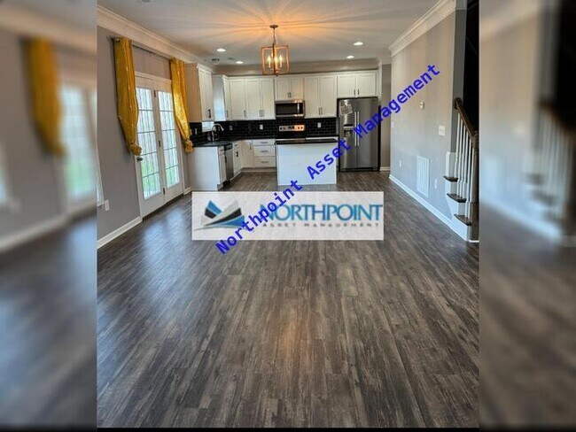 Building Photo - A beautiful 3 bed 2.5 bath home with a fen...
