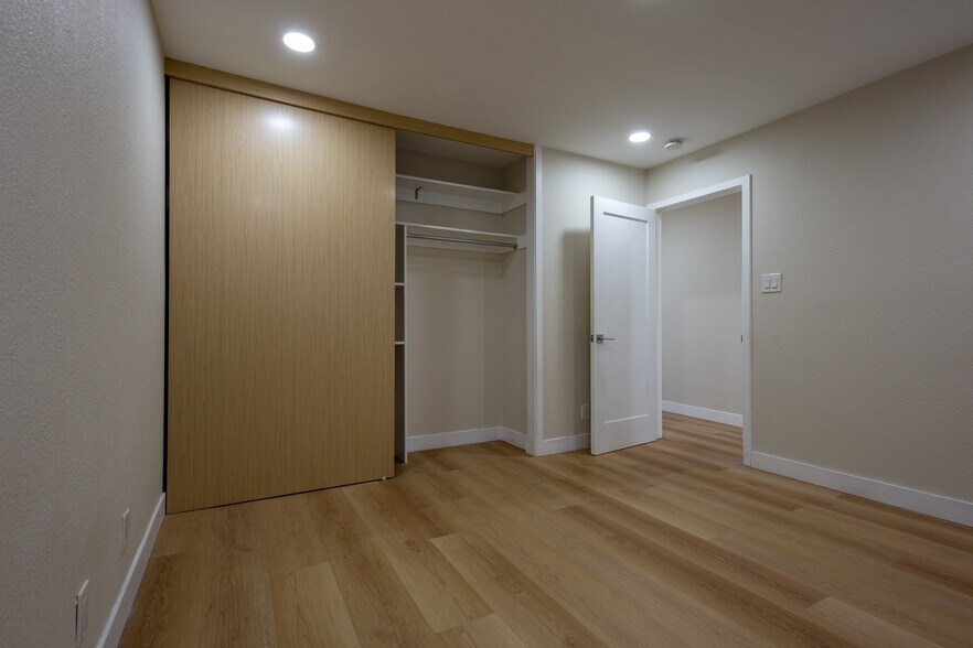 Building Photo - 3320 Judah St