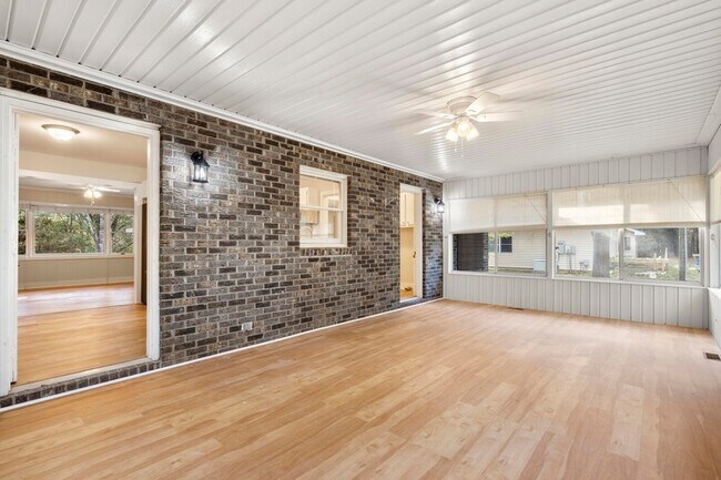 Building Photo - 298 Summerset Ln