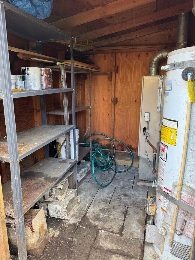 Building Photo - Beautiful 4 Bedroom, 2 Bath with Bonus Room in the Whiteaker Neighborhood!