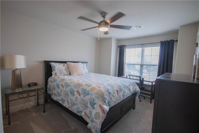 Building Photo - 612 SW 5th St