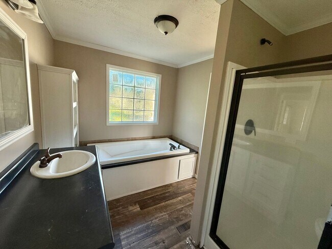 Building Photo - Cute 3bed/2 bath mobile home in Country View Mobile Home Park