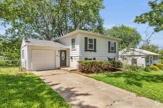 Building Photo - 4 bed, 2 bath, updated interior
