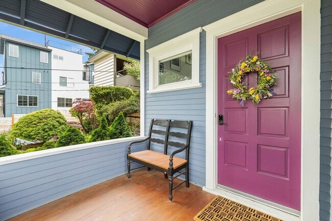 Building Photo - 3Bd/2.5Ba Seattle House
