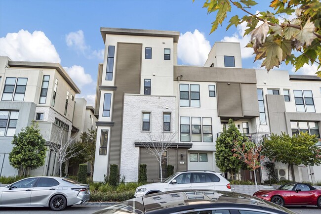 Primary Photo - Newer Townhome in Santa Clara!