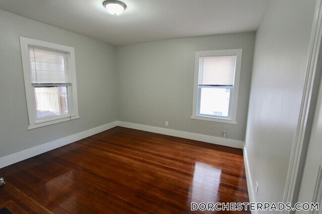 Building Photo - 137 Pleasant St