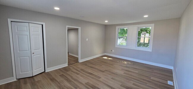 Building Photo - 1019 Green Ln