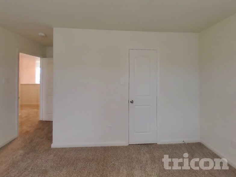 Building Photo - 230 Banjo Trl