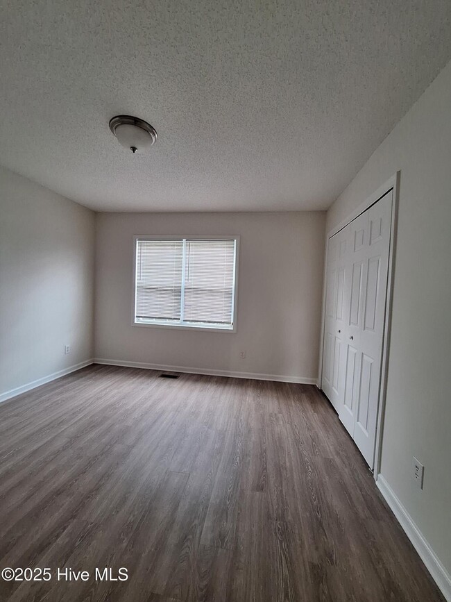 Building Photo - 3979 Sterling Pointe Dr